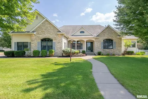 1003 W Spring St, Eldridge, IA 52748