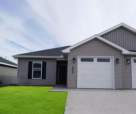 535 N 4th Ave, Eldridge, IA 52748