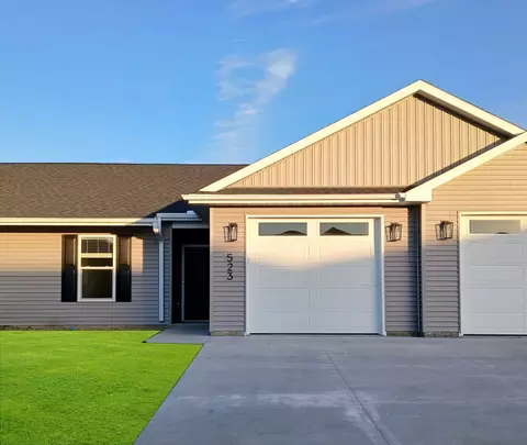 523 N 4th Ave, Eldridge, IA 52748