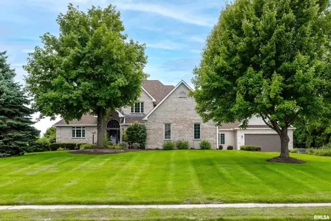 1840 Cromwell Cir, Davenport, IA 52807