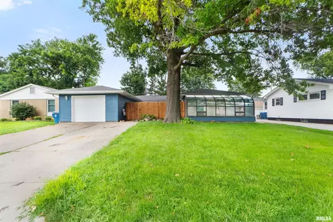459 31st Ave, East Moline, IL 61244
