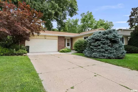 2586 E George Washington Blvd, Davenport, IA 52803