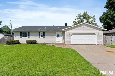 1906 E 5th St, Coal Valley, IL 61240