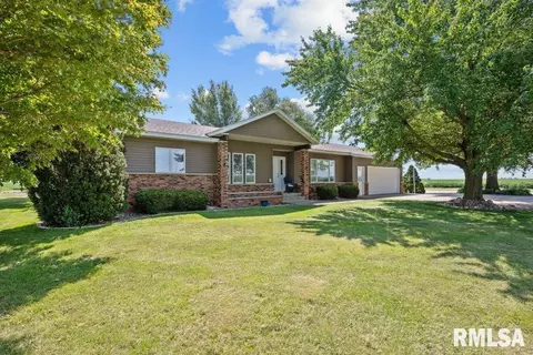 1727 220th St, Reynolds, IL 61279