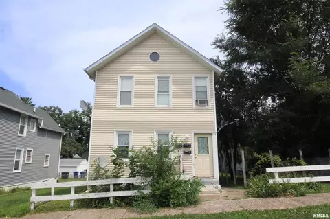 428 7th St, Moline, IL 61265