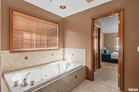 17 Dexter Blvd, Eldridge, IA 52748 photo 23