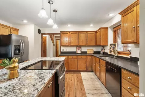17 Dexter Blvd, Eldridge, IA 52748 photo 11
