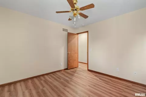 17 Dexter Blvd, Eldridge, IA 52748 photo 29