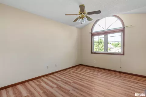 17 Dexter Blvd, Eldridge, IA 52748 photo 25