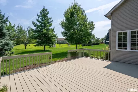 17 Dexter Blvd, Eldridge, IA 52748 photo 4