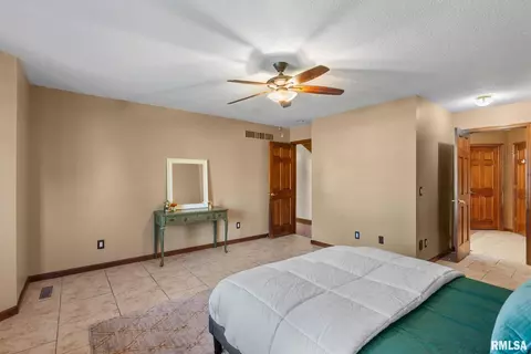 17 Dexter Blvd, Eldridge, IA 52748 photo 21