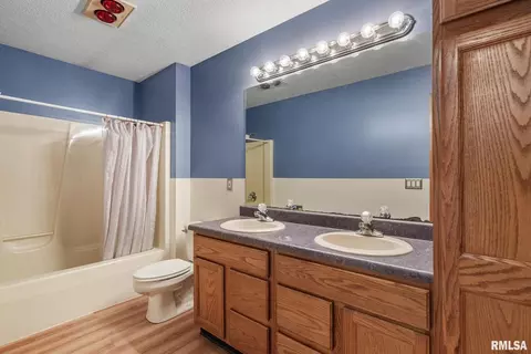 17 Dexter Blvd, Eldridge, IA 52748 photo 27