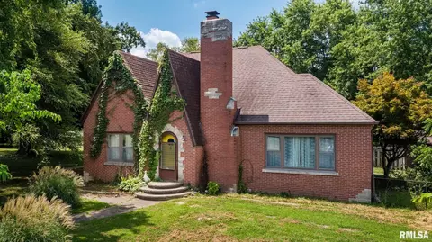 1205 N Mayor Caliper Dr, Carterville, IL 62918