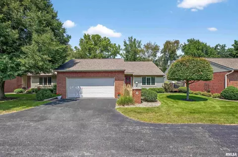 5 Briarwood Ln, Rock Island, IL 61201