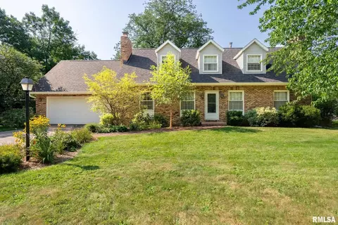 2105 E 46th St, Davenport, IA 52807