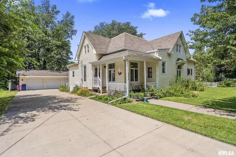 605 N College Ave, Aledo, IL 61231