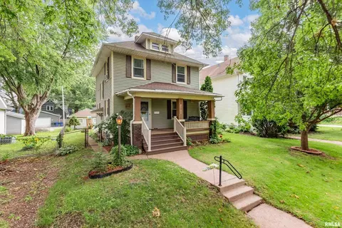 2707 Arlington Ave, Davenport, IA 52803