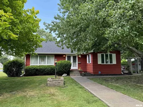 809 SW 6th St, Aledo, IL 61231