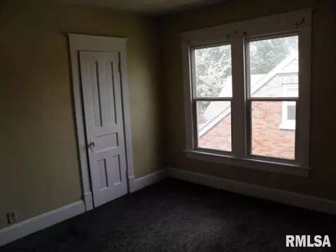 Bedroom - 250 44th St, Moline, IL 61265 photo 2 of 3