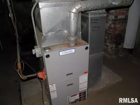 Other - 250 44th St, Moline, IL 61265 photo 5 of 7