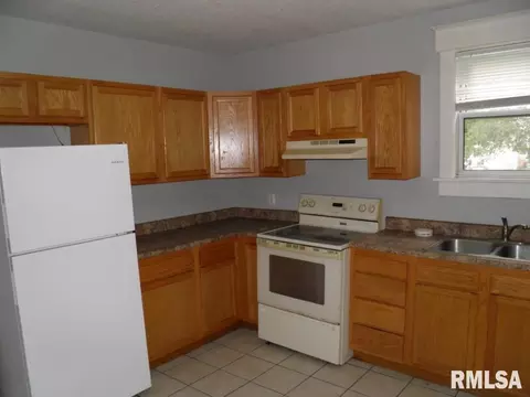 Kitchen - 250 44th St, Moline, IL 61265 photo 2 of 2