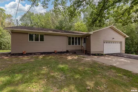 4041 30th St, Rock Island, IL 61201