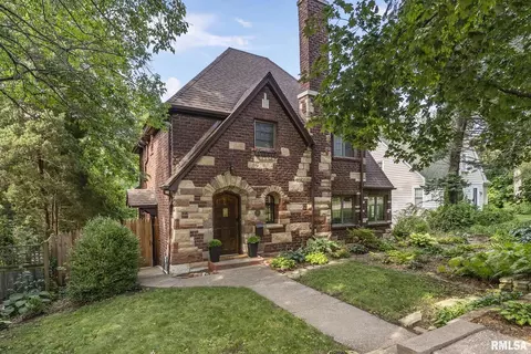 56 Crestwood Ter, Davenport, IA 52803