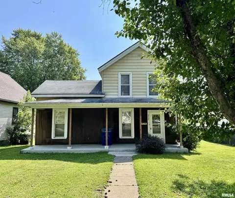 2727 Roosevelt St, Clinton, IA 52732