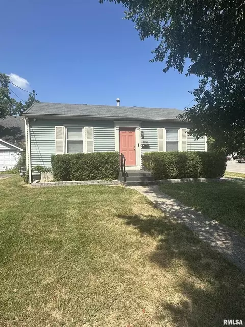 520 N Davis St, Carbondale, IL 62901