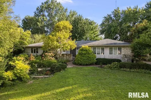 3210 Quail Ridge Rd, Bettendorf, IA 52722