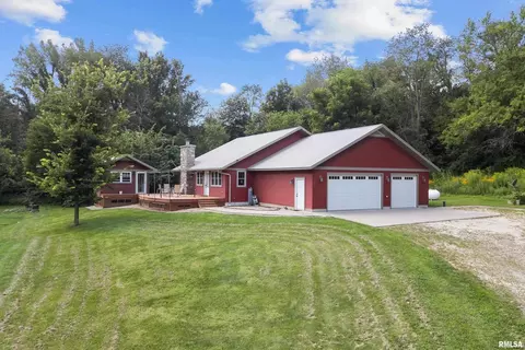 9833 Albany Rd, Erie, IL 61250