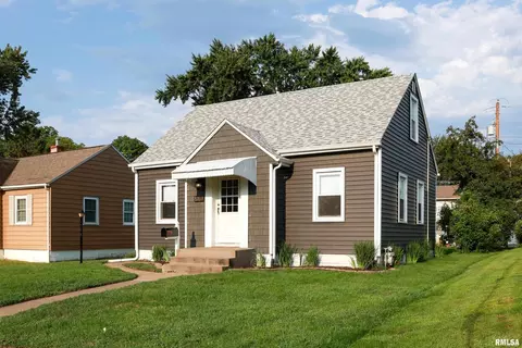 2614 College Ave, Davenport, IA 52803