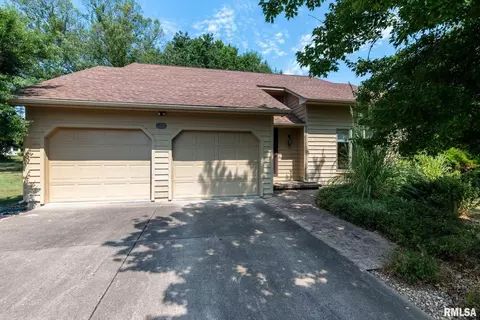 1000 Meadowlark Dr, Carterville, IL 62918