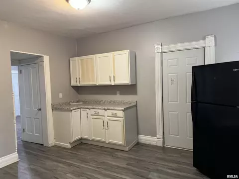 Entry Way - 1007 29th St, Moline, IL 61265 photo 2 of 2