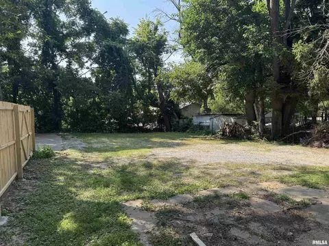 Exterior - 1007 29th St, Moline, IL 61265 photo 4 of 4