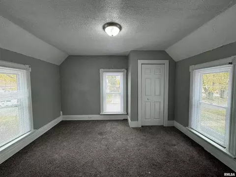 Bedroom - 1007 29th St, Moline, IL 61265 photo 2 of 4