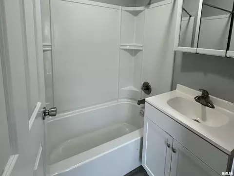 Bath - 1007 29th St, Moline, IL 61265 photo 2 of 2