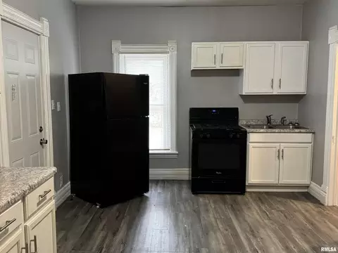 Entry Way - 1007 29th St, Moline, IL 61265 photo 1 of 2