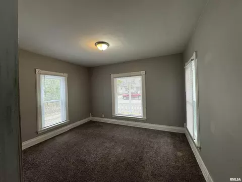 Bedroom - 1007 29th St, Moline, IL 61265 photo 4 of 4