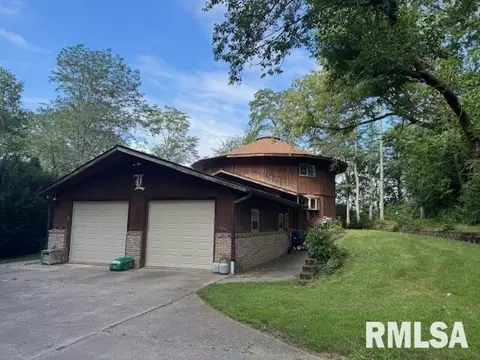 3114 Eclipse St, Clinton, IA 52732