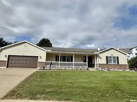 613 33rd Ave N, Clinton, IA 52732