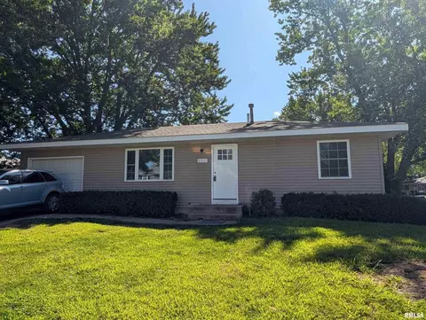 6205 Ripley St, Davenport, IA 52806