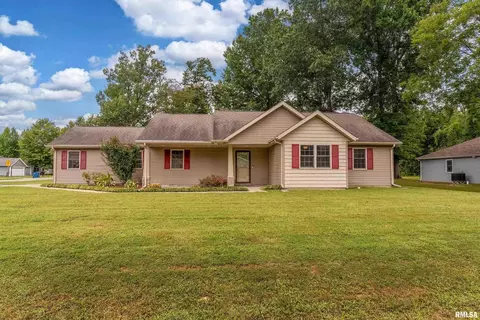 400 Noah Ln, Carterville, IL 62918