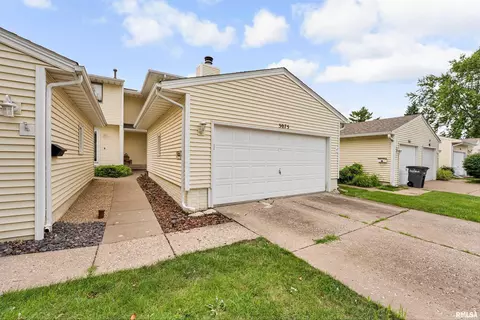 3075 Willowwood Dr, Bettendorf, IA 52722