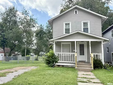 425 48th St, Moline, IL 61265