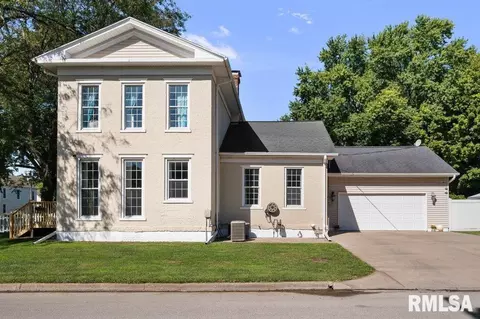 403 NW 3rd St, Aledo, IL 61231