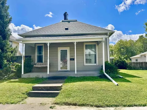 1514 E 5th St, Muscatine, IA 52761