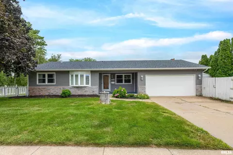 3205 N Pine St, Davenport, IA 52806