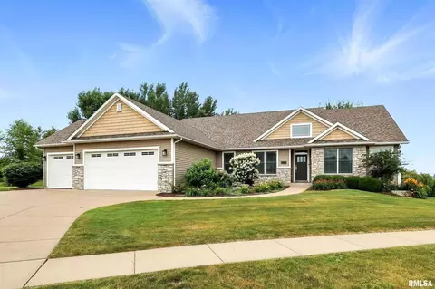 7 Redstone Ct, Le Claire, IA 52753