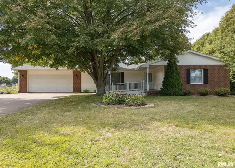 589 NW 5th St, Woodhull, IL 61490